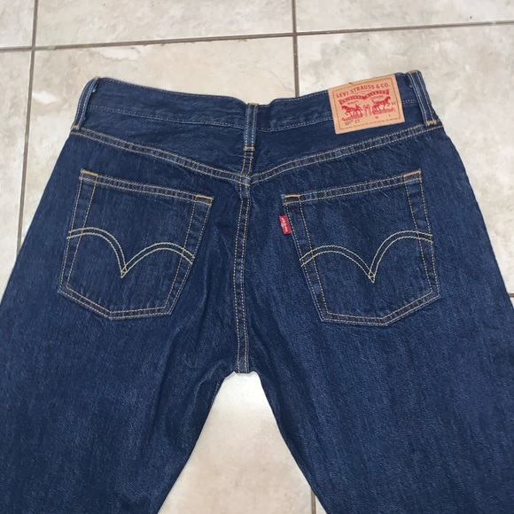New LEVIS classic 501 straight leg dark wash jean - Picture 4 of 4